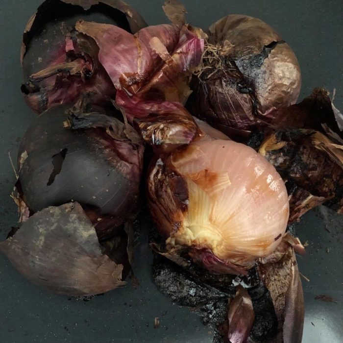 Oignons entiers confits au four L