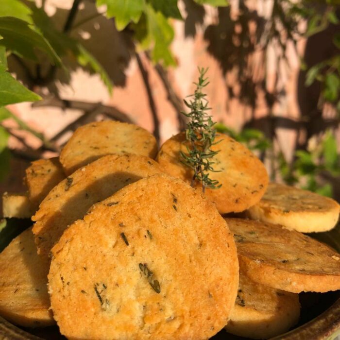 Biscuits Sabl S Au Thym Et Au Parmesan L Toile Et Le Croissant